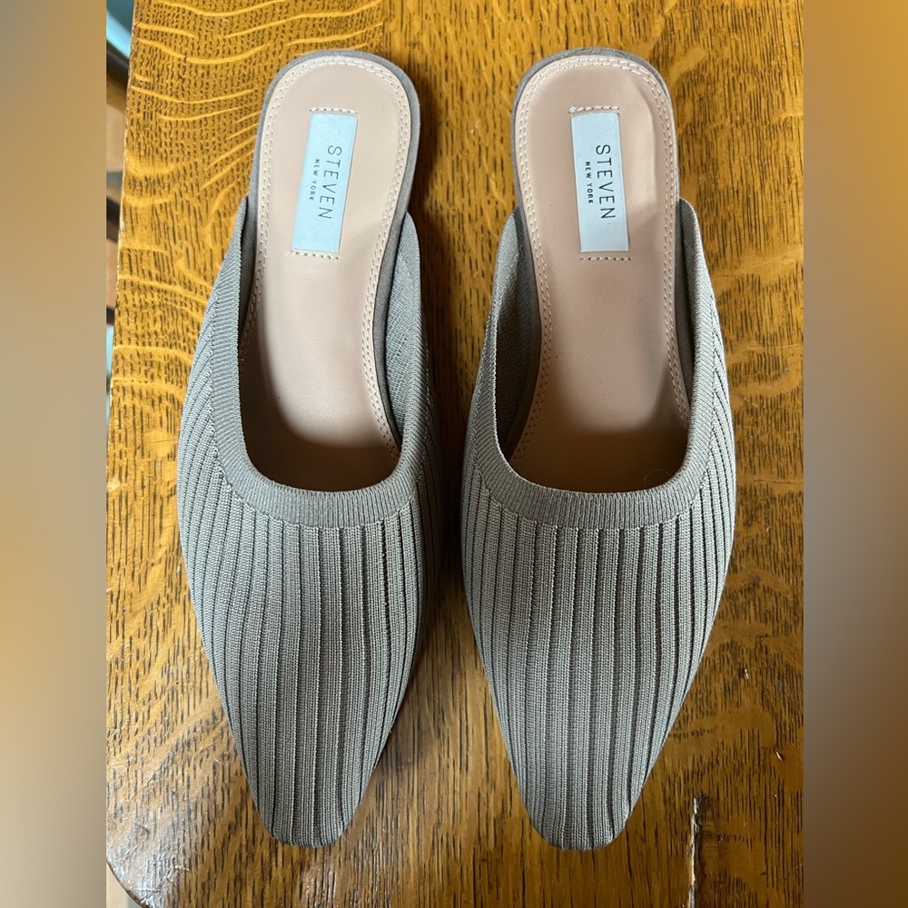 Steve Madden nude mules